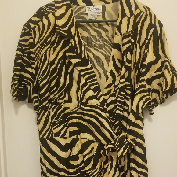 Fashionable 100% Silk Dress - Picture 3 of 4